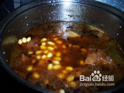 麻辣香蹄炖黄豆的做法