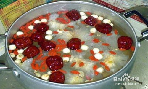 红糖搭配什么好吃？红枣莲子银耳汤怎么做？