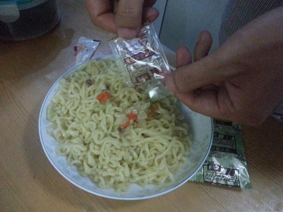 教你做美味的拌方便面，方便又好吃