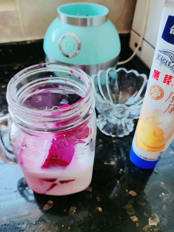 香甜火龙果奶昔