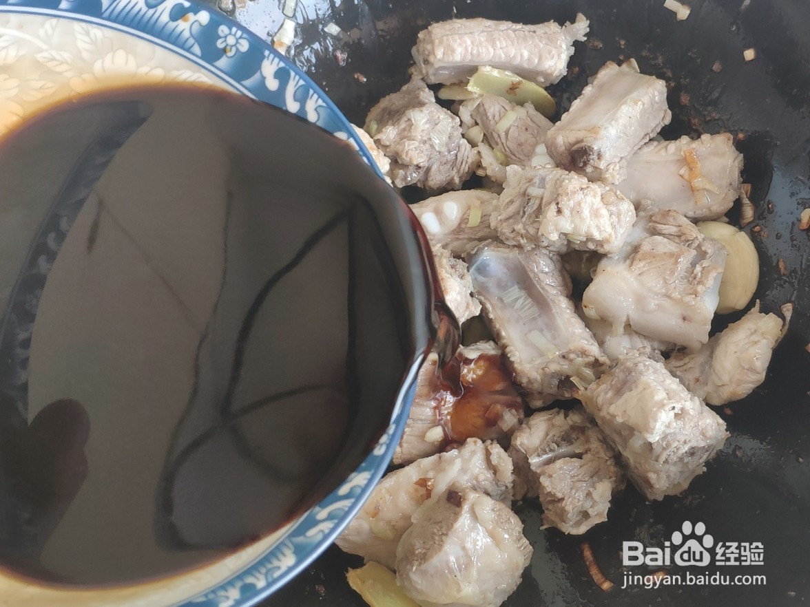 如何制作糖醋排骨？