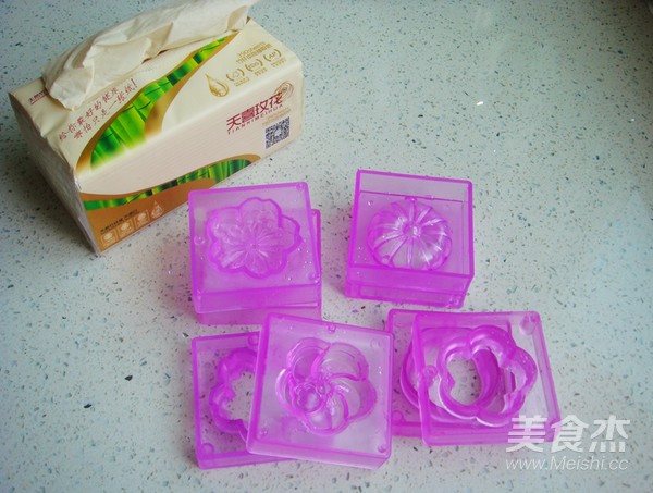 莲蓉花朵和果子