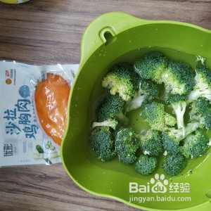低脂美味鸡胸肉炒西兰花的做法