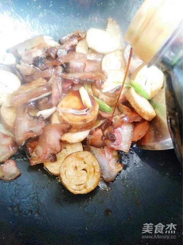 腊味烩素鸡的做法