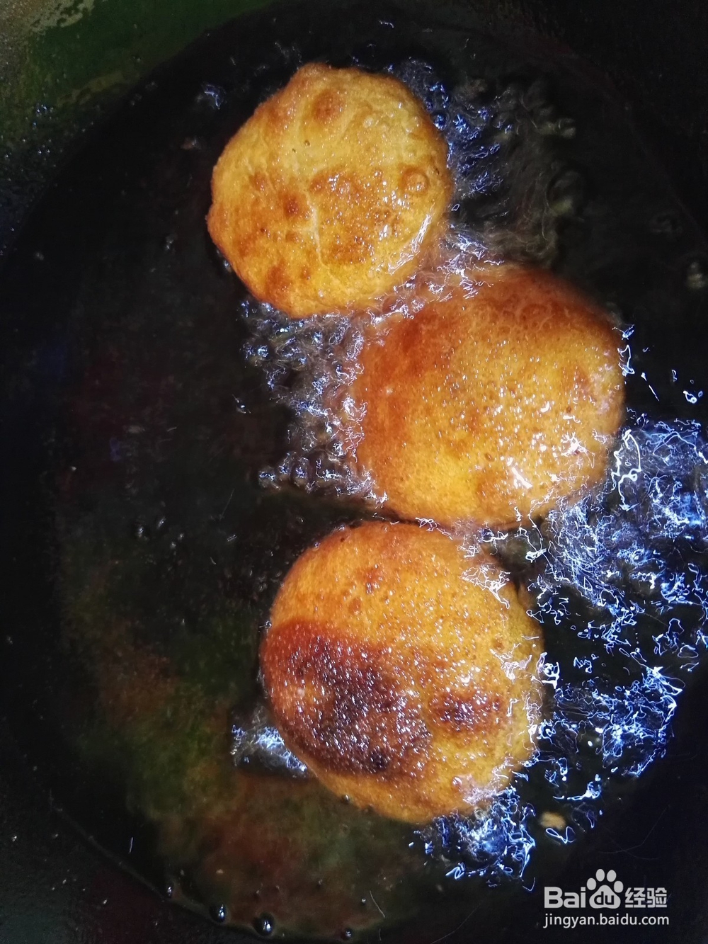 酥脆可口的玫瑰酱炸糕