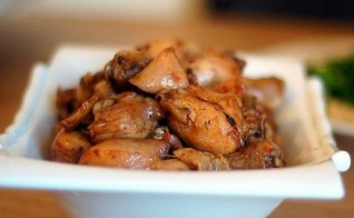 蘑菇炖兔腿做法