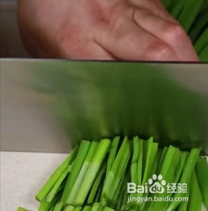 韭菜香干炒五花肉的做法