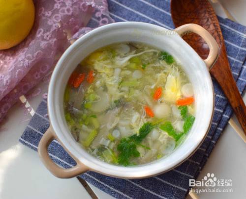 鲜美好喝的山药菌菇汤的做法