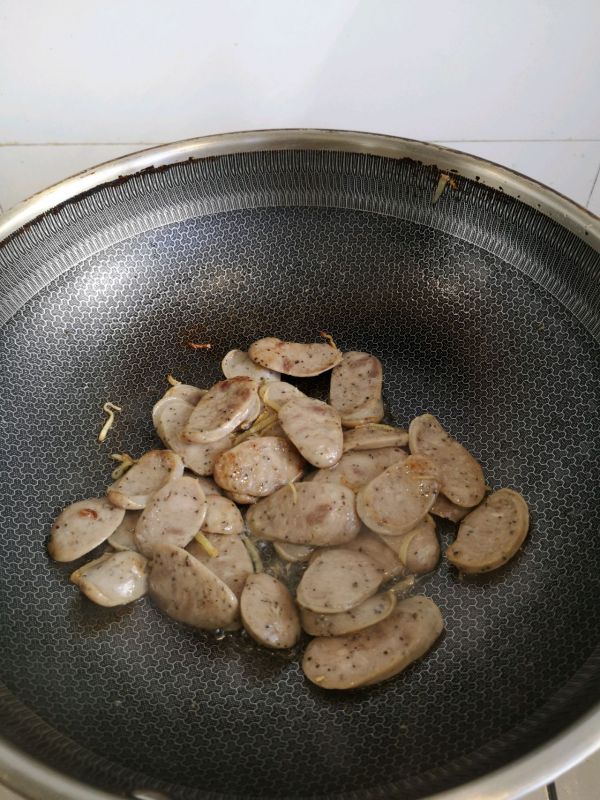 黑椒肠炒彩椒花生芽