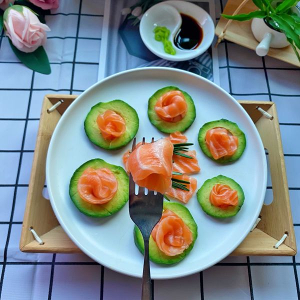 牛油果三文鱼刺身