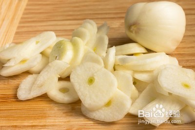 餐桌上必备的宴客菜 油焖大虾