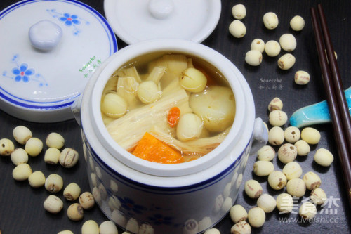 莲子养生汤的做法