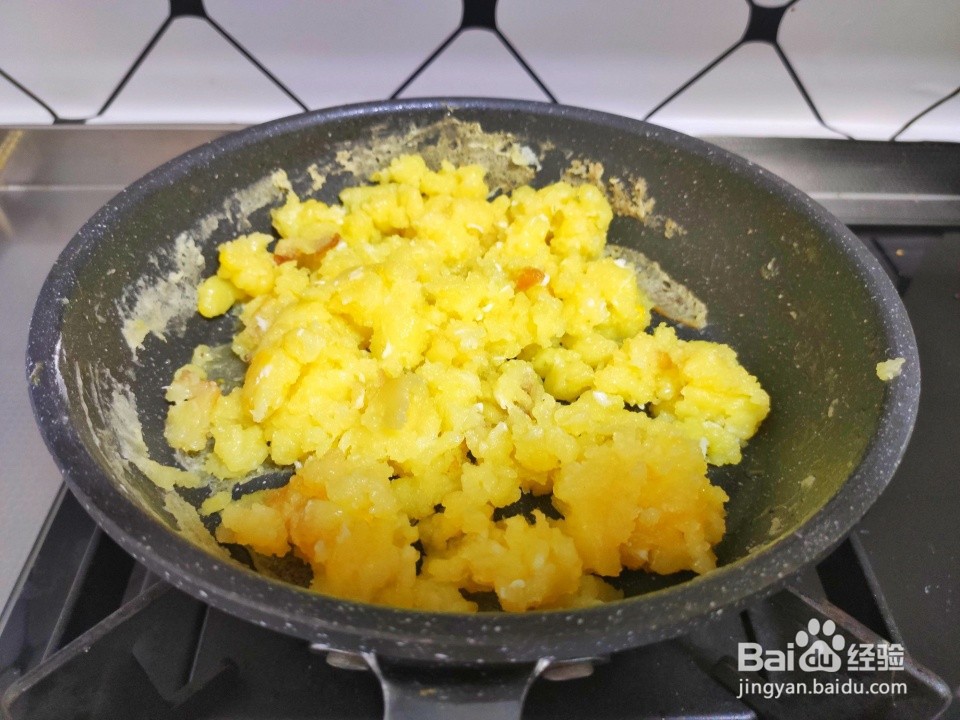 外酥里嫩，层次分明懒人蛋黄酥新做法。