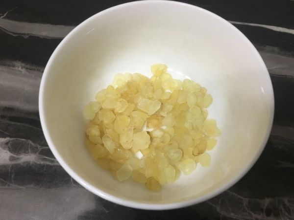 桃胶皂米红枣枸杞羹