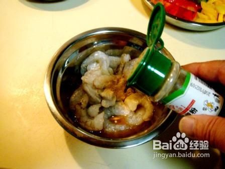 坚果炒什锦虾球