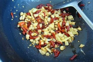 经典川菜——辣子鸡丁