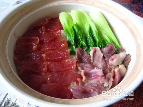 腊味饭的做法--腊味双拼煲仔饭