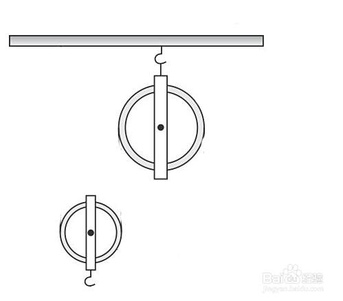 在固定滑轮的左侧下面画一个动滑轮.