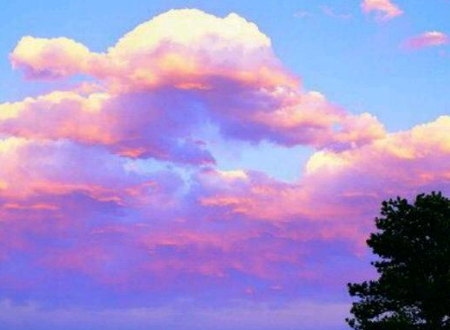 四季的云是什么颜色