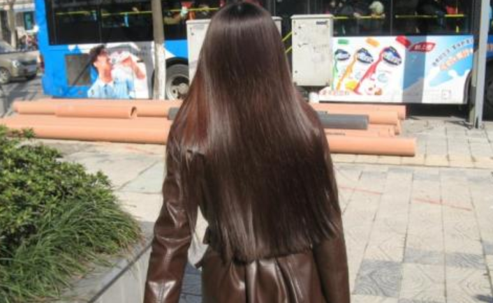 待你长发及腰时 下一句怎么回答 搞笑点的 我朋友要录音 谢谢