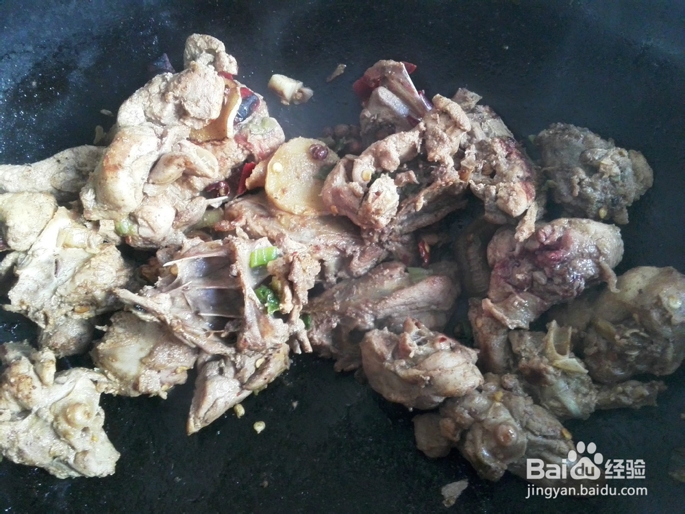 如何烧麻辣鸡块(怎样烧美味营养麻辣鸡块)