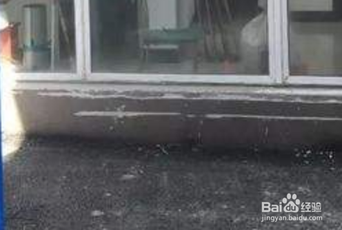 小区楼内有人占用公共部位盖房怎么办