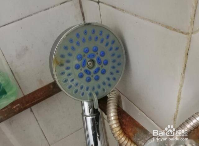 热水器喷头水小怎么办