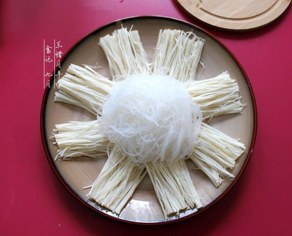 金银蒜粉丝蒸金针菇