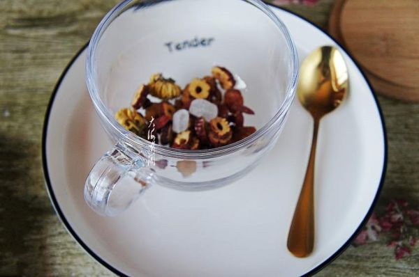 菊花红枣枸杞茶