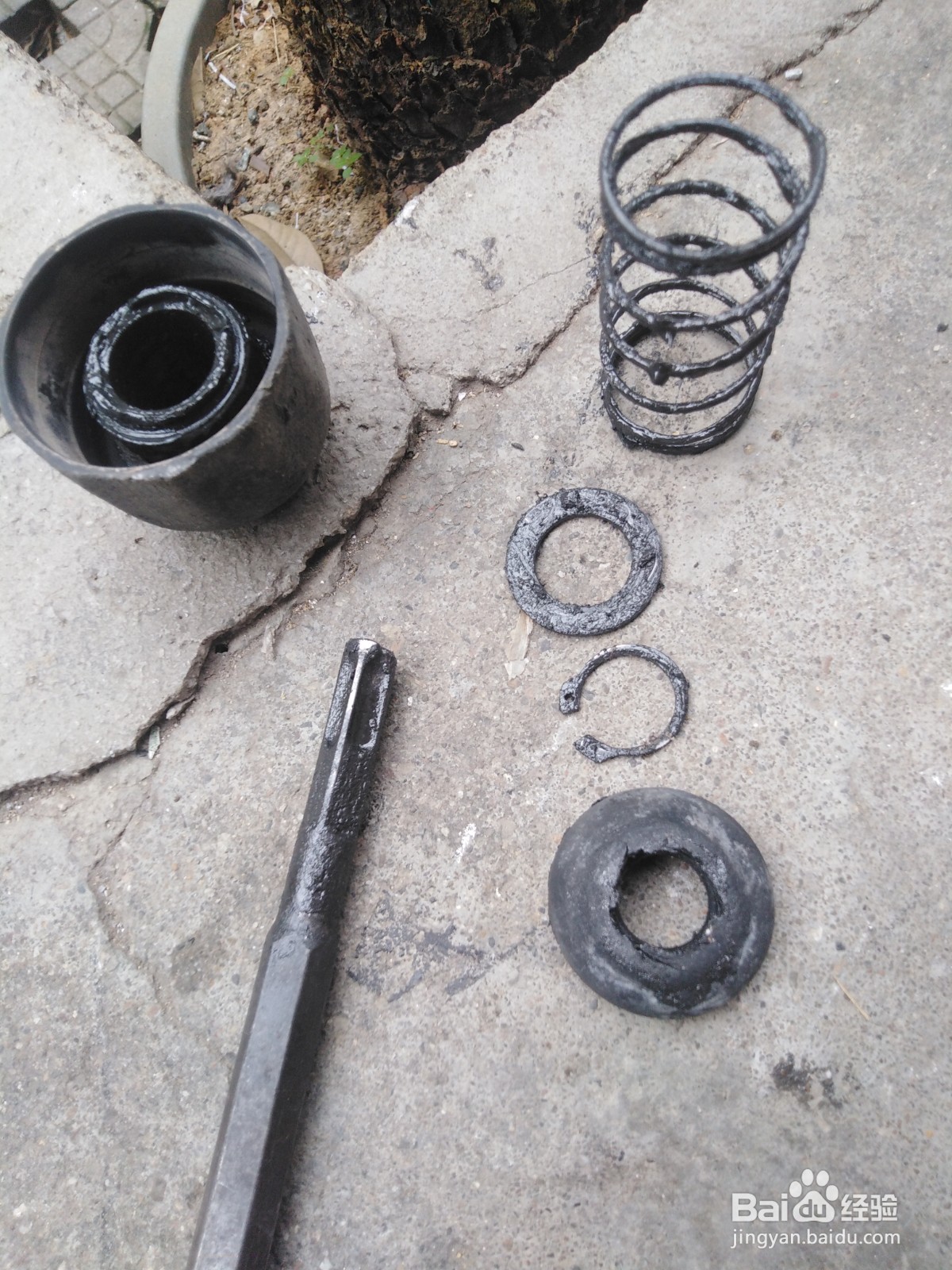 电锤装不进退不出钻头如何修理？