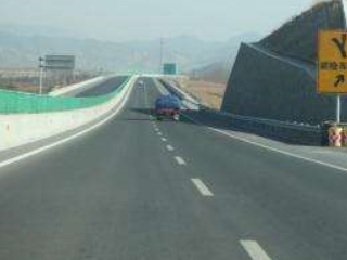 新手高速两车道怎么开?