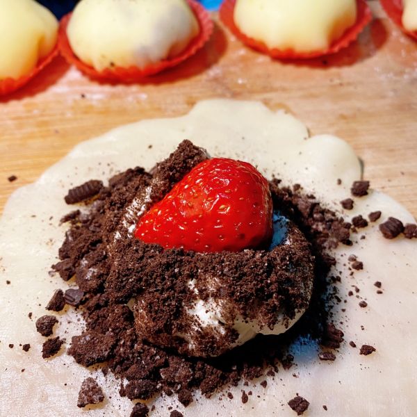 草莓奥利奥雪媚娘