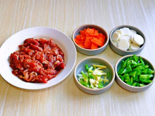 胡萝卜山药炒牛肉