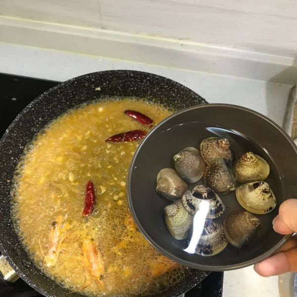蒜香海鲜意大利面
