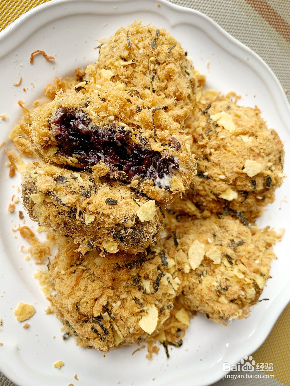 吃光光的紫米肉松小贝