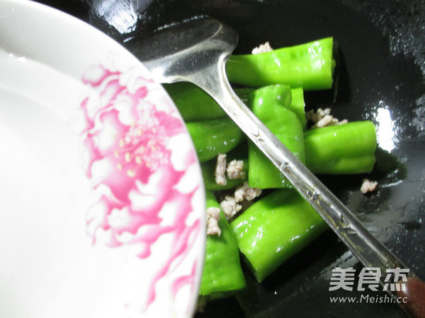 肉末炒尖椒的做法
