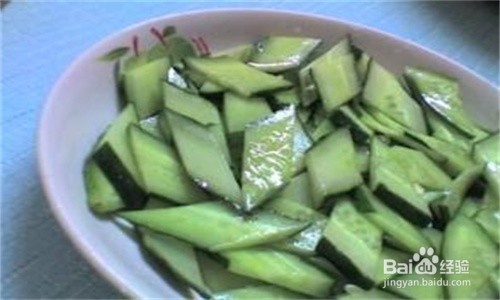 樱桃和黄瓜是美容的妙品