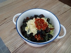 蒸茄子拌皮蛋