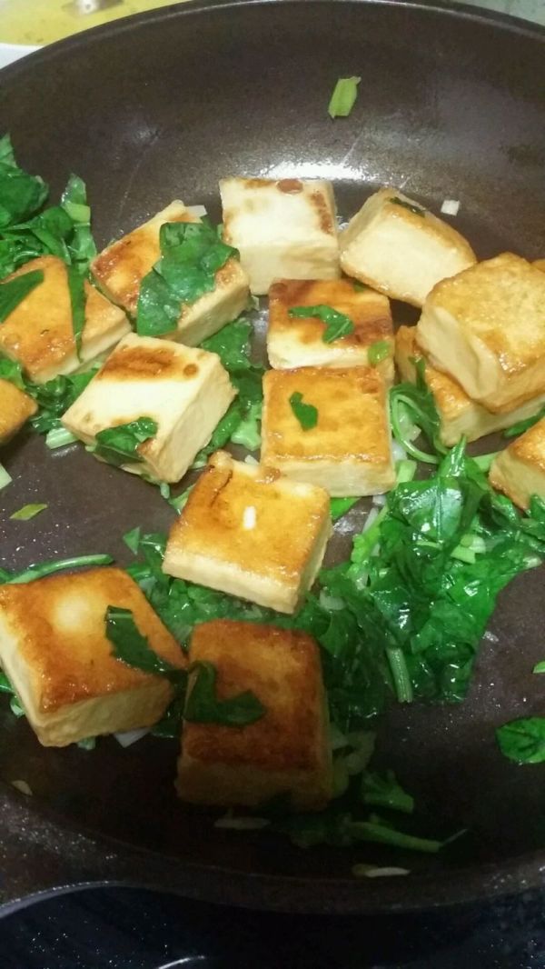 罗勒叶香辣炒鱼豆腐