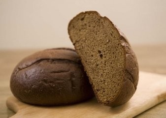 在满洲里旅游品尝俄罗斯美食