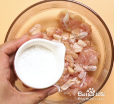 做美味的辣子鸡块