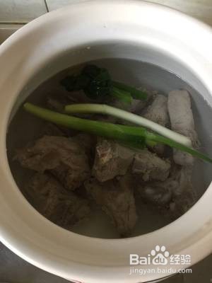 食补佳品冬日暖胃玉米脊骨汤的做法