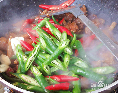 如何做出好看又好吃的莱芜炒鸡?