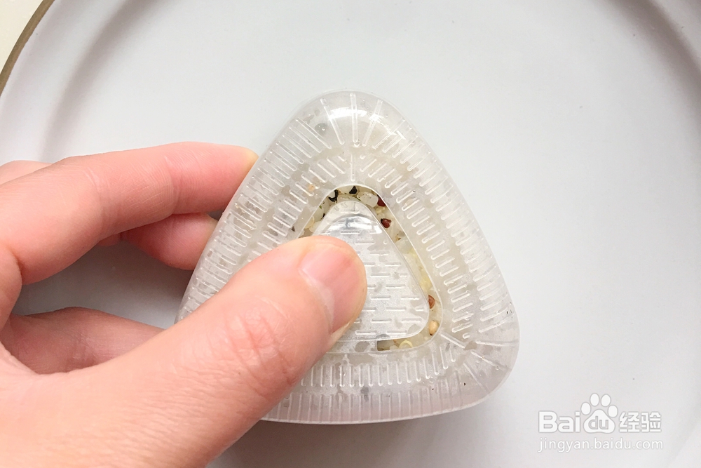 给对象做的藜麦蛋黄肉松三角饭团