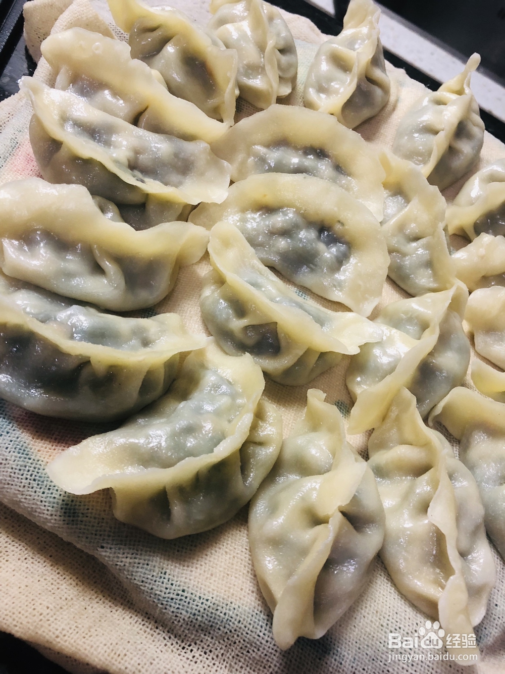 一个人做松茸小白菜蒸饺