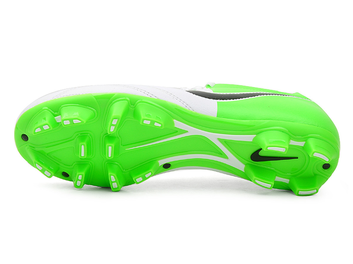 足球鞋的长钉和碎钉有什么区别