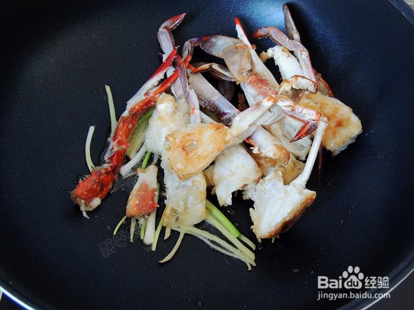 梭子蟹炒年糕的做法