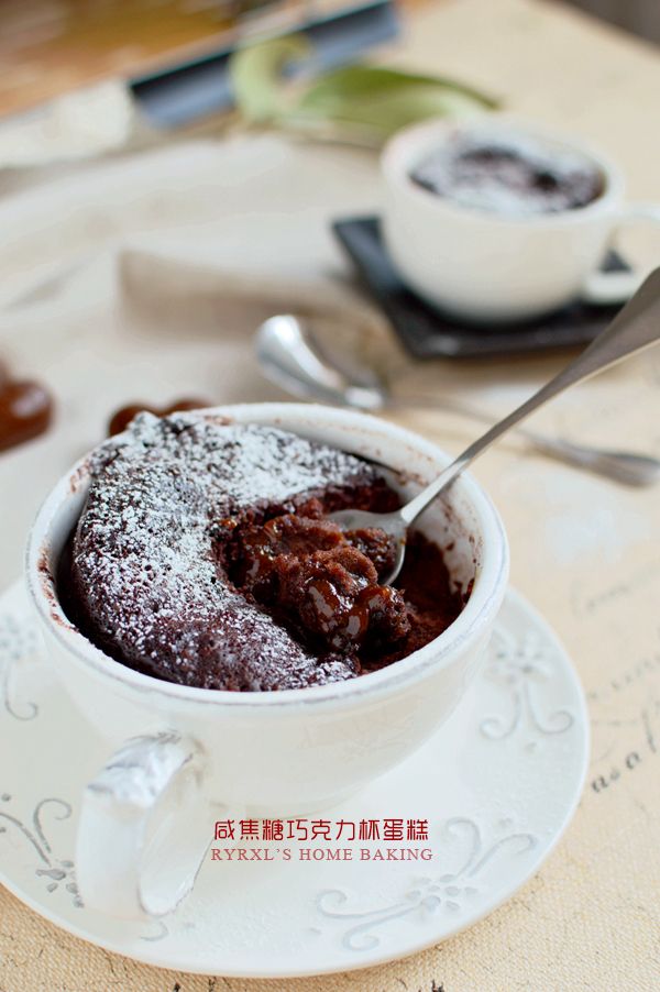 咸焦糖巧克力杯蛋糕