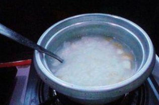 电饭煲怎么做雪梨百合粥