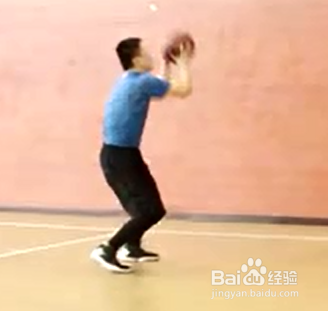 罗斯惯用变向过人上篮的正确用法